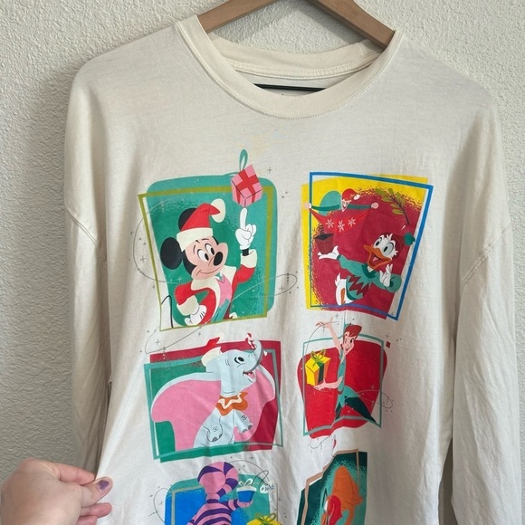 Disney Women's Medium Christmas 2023 Mickey & Characters Walt Disney World Shirt - Picture 4 of 11